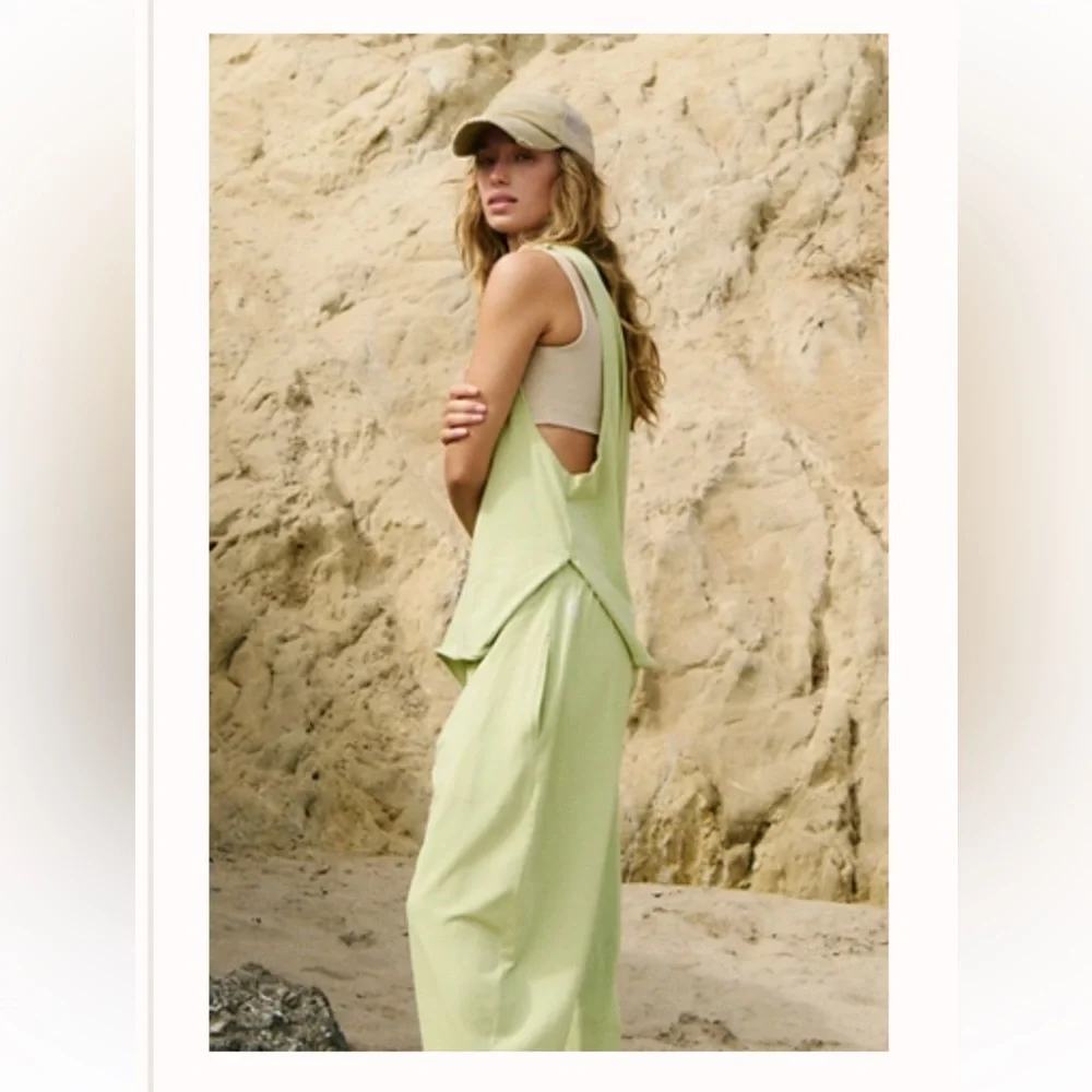 Free People hot shot relaxed set. Size medium. Light green color called Moss. - Picture 12 of 13
